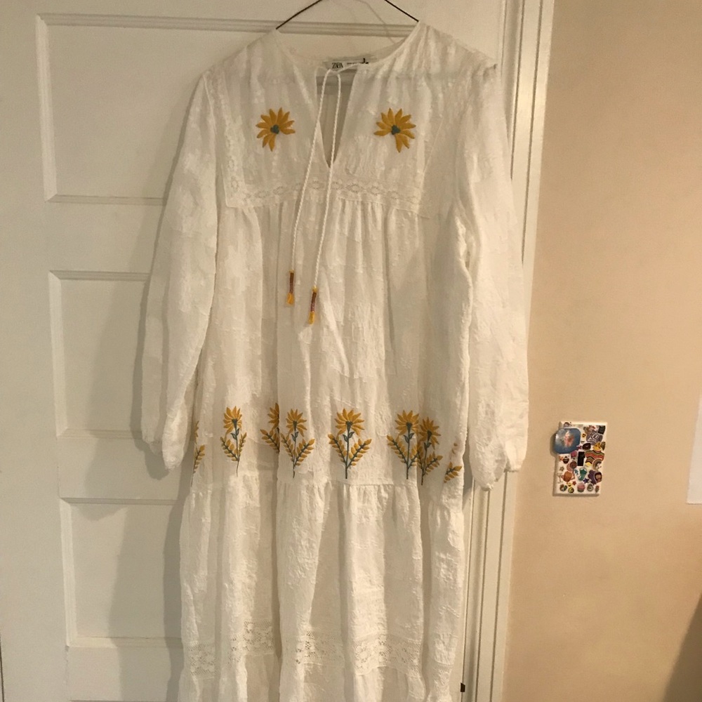 White and yellow embroidered NWOT dress
